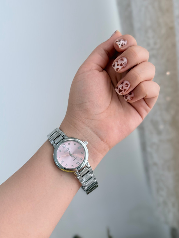 ساعت رویدا آبنباتی
